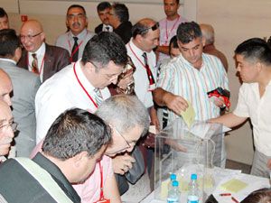Yücel yeniden başkan