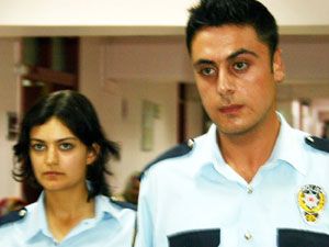Polis aracıyla otomobil çarpıştı