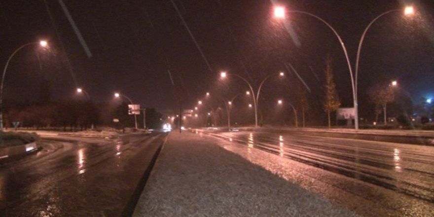Ankara’da mevsimin ilk karı yağdı