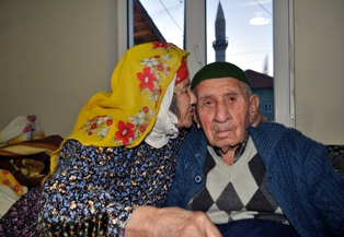 Aynı yastıkta 80 yıldır süren mutluluk