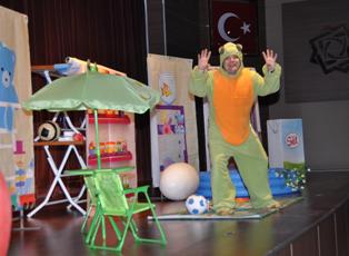 Çocuklar eşyalarla konuştu