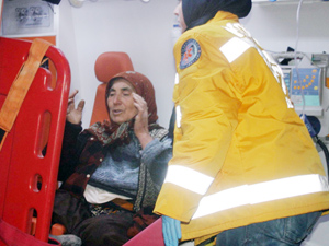 Ambulansla ticari taksi çarpıştı: 8 yaralı