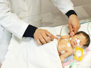 3 Günlük bebeğe yemek borusu ameliyatı yapıldı