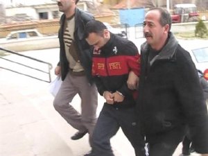 Kazandığı İddia kuponunu çoğaltıp bayileri dolandırmış