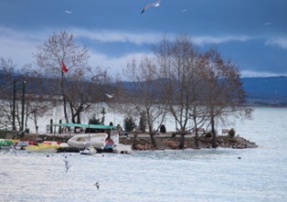 Yükselen sular köylüleri korkutuyor