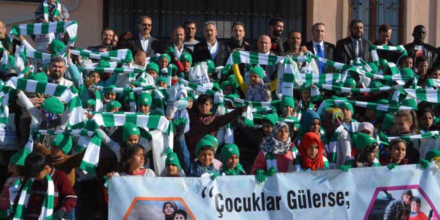 Atiker Konyaspor 300 çocuğu sevindirdi