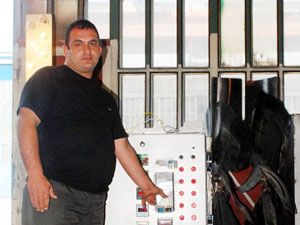 Yakıt kullanmadan elektrik üreten makine