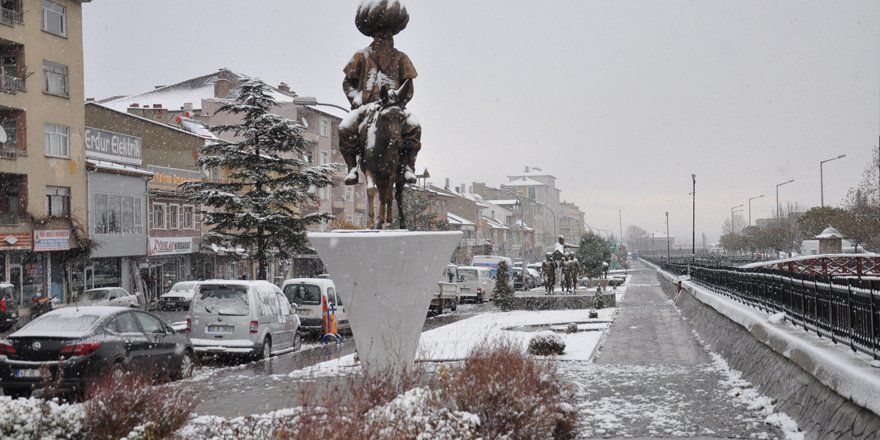 Akşehir’e yılın ilk karı yağdı