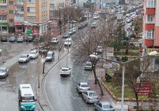 Konya'da kısa süreli kar yağışı yaşandı