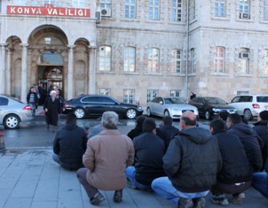 Çocukları için oturma eylemi yaptılar