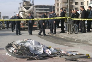 Beton mikserin çarptığı bisikletli öldü