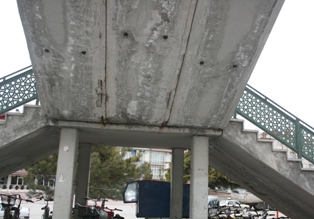 'Marka' şehrin çatlak üstgeçidi!