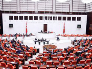 Vekillerin Meclis’te sigara keyfi