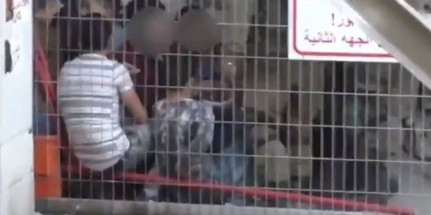 İsrail Rejimi, çocukları kafese atıyor