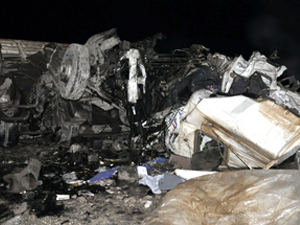 TIR ile kamyon kafadan çarpıştı: 2 ölü