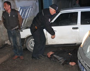 Önce polise, sonra da duvara çarptılar