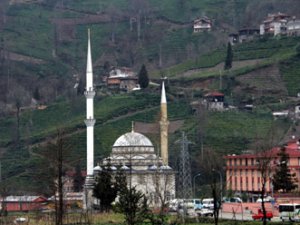 Rize'de görenleri hayrete düşüren cami