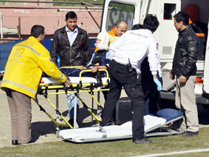 Silahla oynarken kendini vurdu