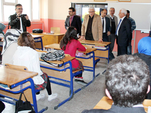 Zorlu Ereğli’de okulları ziyaret etti