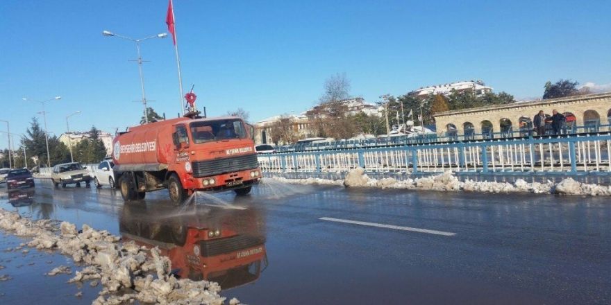 Beyşehir’de buzlanmaya karşı solüsyonlu önlem