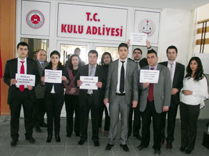 Kulu’da adliye çalışanlarından eylem