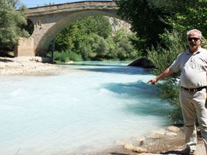 Bu nehir ‘turkuaz’ renginde akıyor