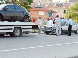 Otomobile arkadan çarptı: 1 kişi yaralandı