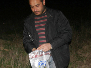 Çaldıkları malzemeleri satamayınca araziye gömdüler