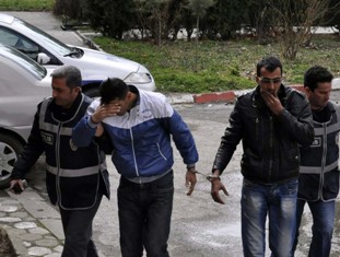 Hırsızlık yaptılar iki saat sonra yakalandılar