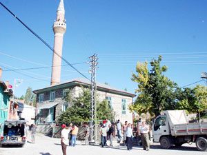 Köye, güvenlik amaçlı kamera yerleştirdiler