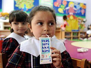 Marmaris'te okul sütleri toplatılıyor