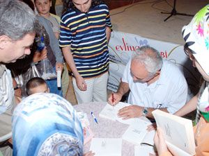 Evde olmayan sevgiyi sokaklara taşıyamayız