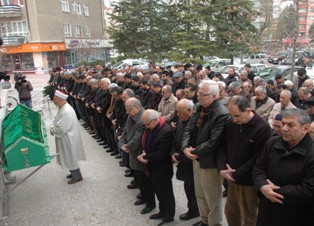 Hüseyin öğretmen dualarla uğurlandı