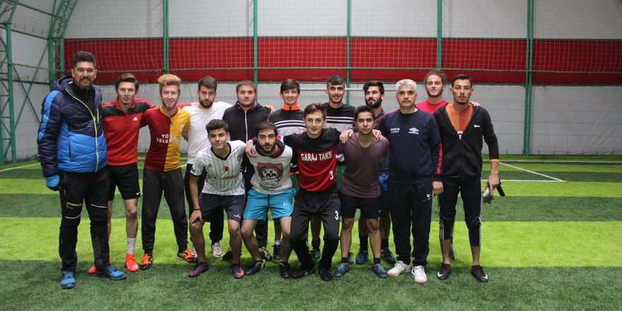 Başkan İbrahim Gün öğrencilerle futbol oynadı