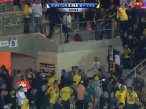 Müslüman oyuncu gol attı diye stadı boşalttılar