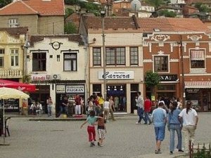 Türk kolejine arsa veren başkana çağrı