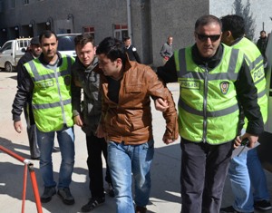 Güvenlik kamerası taktıkları iş yerini soydular