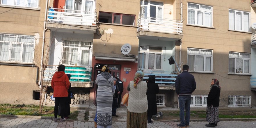 Akşehir’de patlayan piknik tüpü 8 daireye hasar verdi