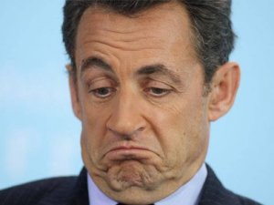 Sarkozy istemese de siyasete dönüyor