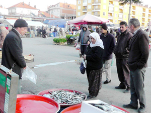 Balıkların eti müşteriye, iç organları hayvanseverlere