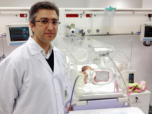 İkizini kaybetti yaşama sarıldı