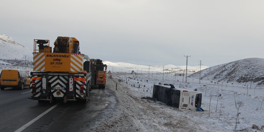 Konya’da yolcu otobüsü devrildi: 38 yaralı