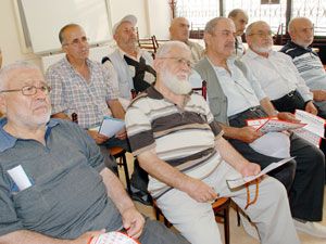 Emekliler yenilikleri ve gündemi takip ediyor
