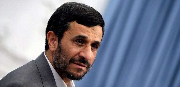 Ahmedinejad, Venezuela'ya gitti