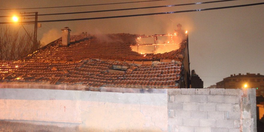 Konya’da boş evde yangın