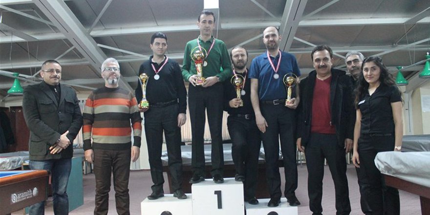 Bilardo’da 3 bant şampiyonu M. Fadıl Özdemir oldu