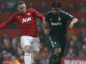 Wayne Rooney takımda kalıyor