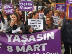 Kadınlar meydana indi