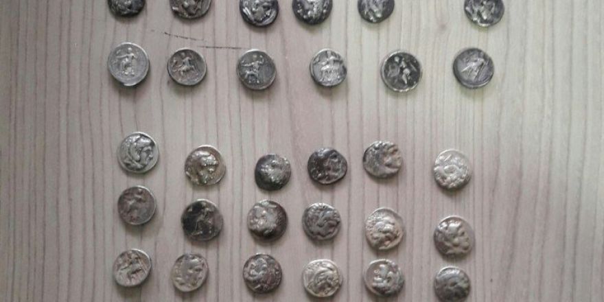 Satmak istedikleri sikkelerle yakalandılar