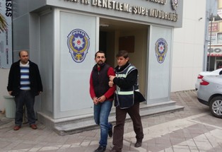 Kiraladıkları aracı satarken yakalandılar